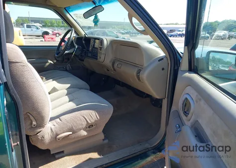 1998 Chevrolet K1500 Fleetside z USA, uszkodzony, nr VIN 2GCEK19R3W1113252